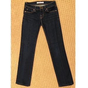 J Brand cigarette leg dark wash jeans. Perfect con